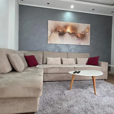 Aura Skanderbeg Square *