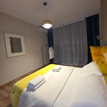 Aura Skanderbeg Square