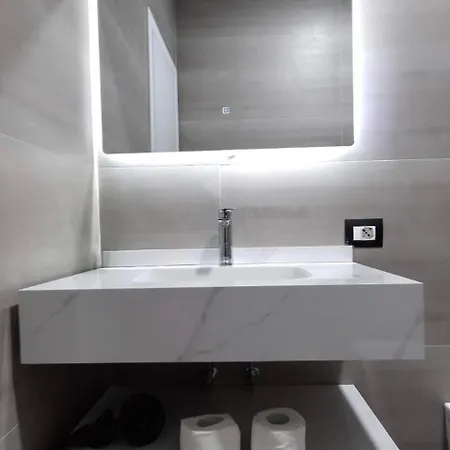 Aura Skanderbeg Square *