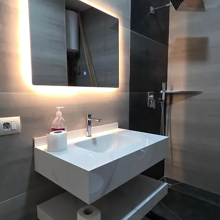 Aura Skanderbeg Square Daire *