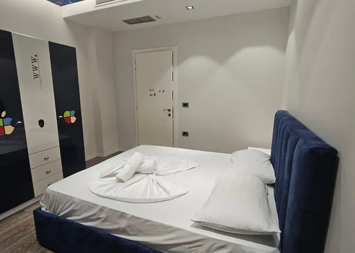 Aura Skanderbeg Square ティラナ