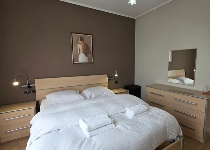 Aura Skanderbeg Square ティラナ