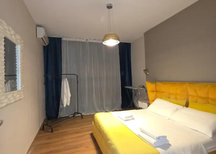 Aura Skanderbeg Square *