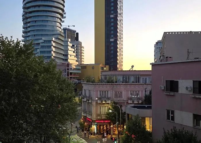 Aura Skanderbeg Square 地拉那