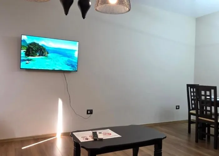 Aura Skanderbeg Square ティラナ