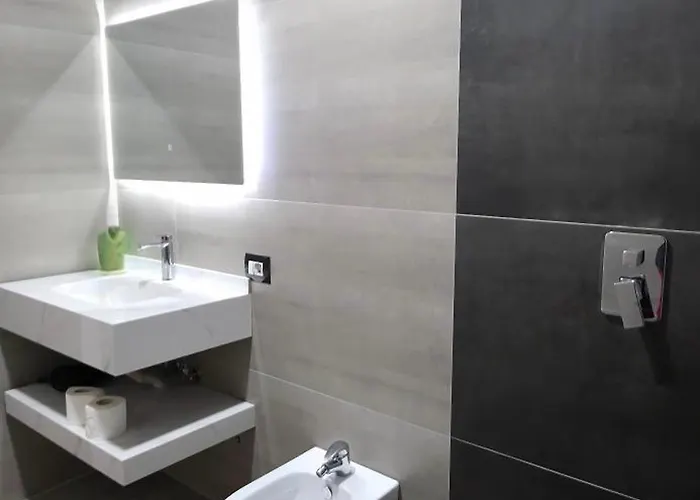 Aura Skanderbeg Square * 地拉那