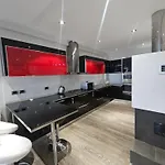 Aura Skanderbeg Square Apartment