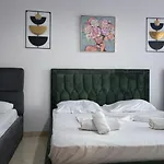 Aura Skanderbeg Square Apartment