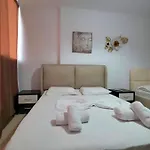 Aura Skanderbeg Square Apartment