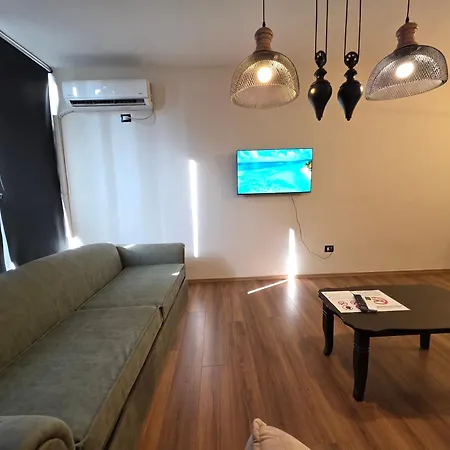 Aura Skanderbeg Square Apartament *
