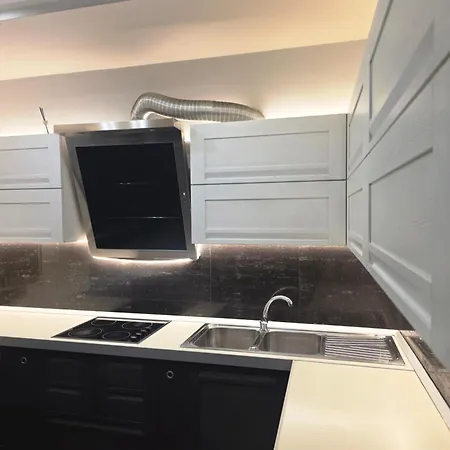 Aura Skanderbeg Square Apartament *