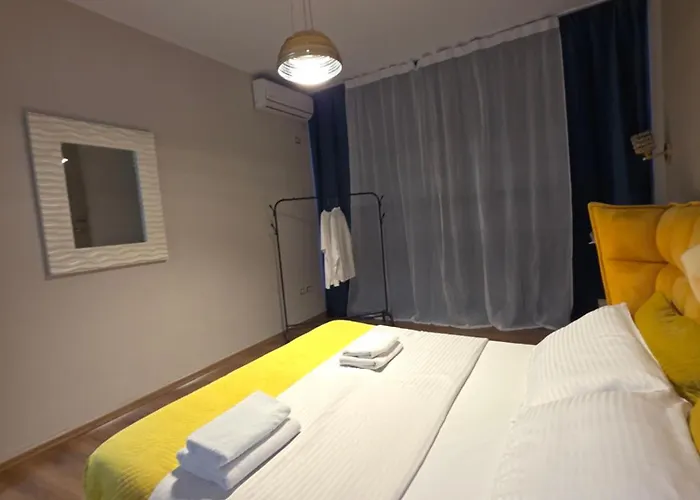 Aura Skanderbeg Square